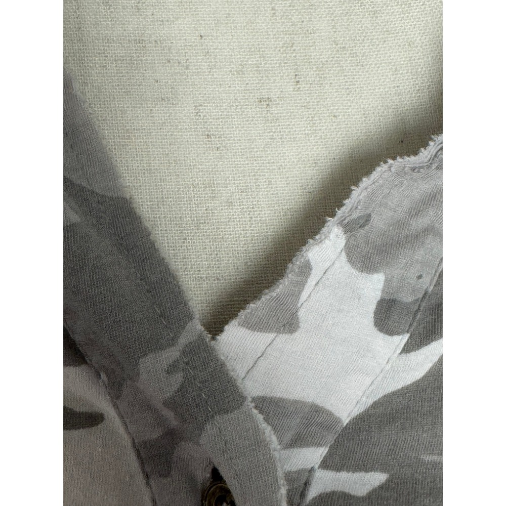 Caite Womens XL Camo Floral Embroidered Button Down Roll Tab Sleeve Shirt Grey - Picture 9 of 11